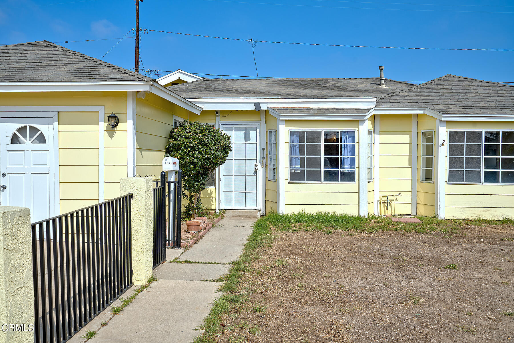 515 De Anza Way Oxnard, CA 93033 - Photo 5 of 48 a front view of a house with a yard