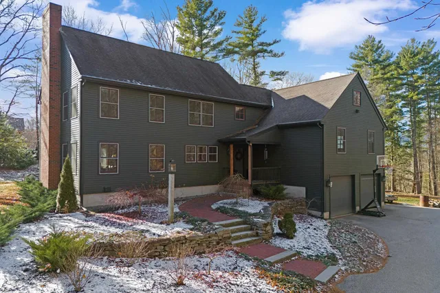 $899,995 | 464 Irish Hill Road, Hopkinton, NH 03229