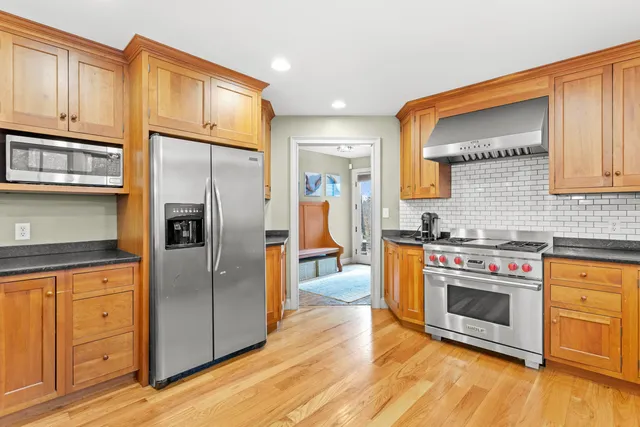 $899,995 | 464 Irish Hill Road, Hopkinton, NH 03229