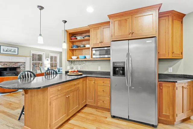 $899,995 | 464 Irish Hill Road, Hopkinton, NH 03229