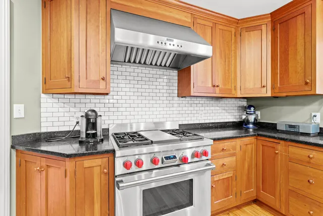 $899,995 | 464 Irish Hill Road, Hopkinton, NH 03229