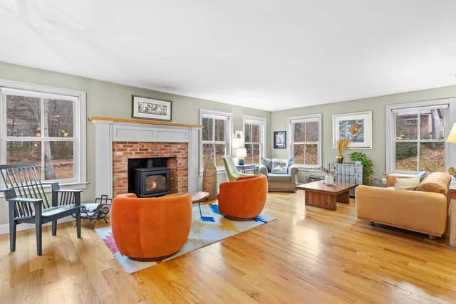 $899,995 | 464 Irish Hill Road, Hopkinton, NH 03229