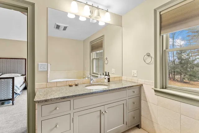 $899,995 | 464 Irish Hill Road, Hopkinton, NH 03229