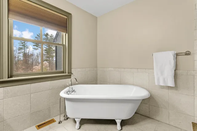 $899,995 | 464 Irish Hill Road, Hopkinton, NH 03229