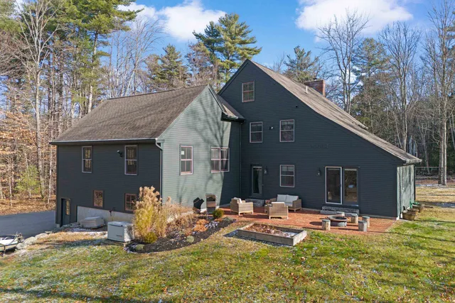 $899,995 | 464 Irish Hill Road, Hopkinton, NH 03229