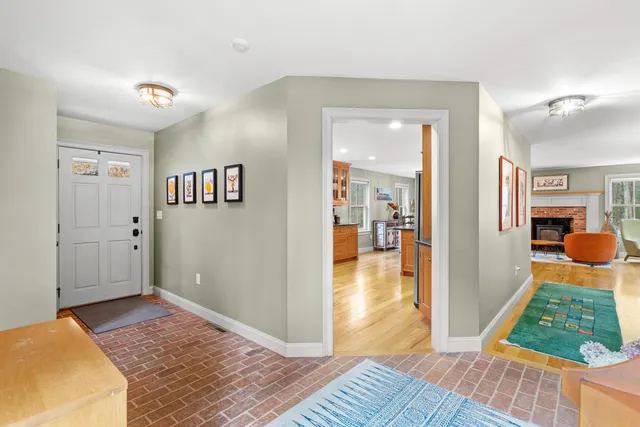 $899,995 | 464 Irish Hill Road, Hopkinton, NH 03229