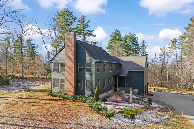 $899,995 | 464 Irish Hill Road, Hopkinton, NH 03229