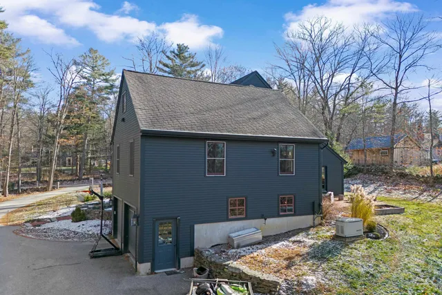 $899,995 | 464 Irish Hill Road, Hopkinton, NH 03229