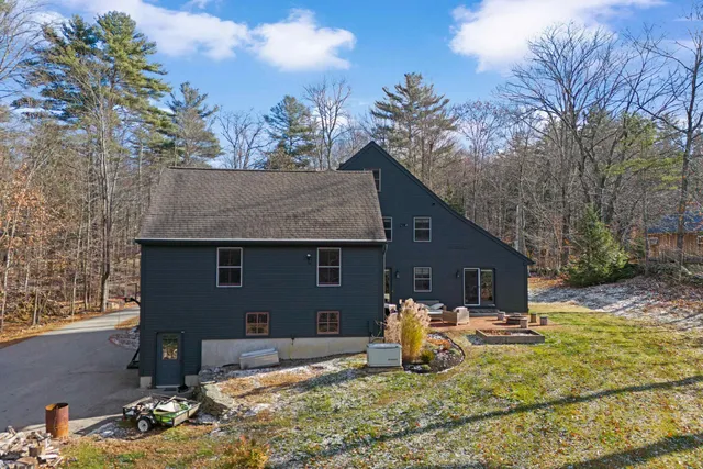 $899,995 | 464 Irish Hill Road, Hopkinton, NH 03229
