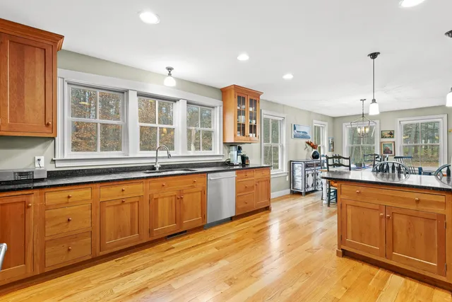 $899,995 | 464 Irish Hill Road, Hopkinton, NH 03229