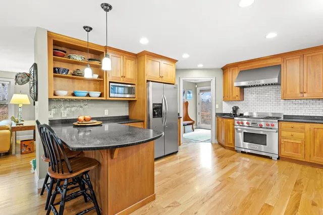 $899,995 | 464 Irish Hill Road, Hopkinton, NH 03229