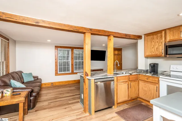 $1,495 | 16 Converse Street, Greenville, SC 29607