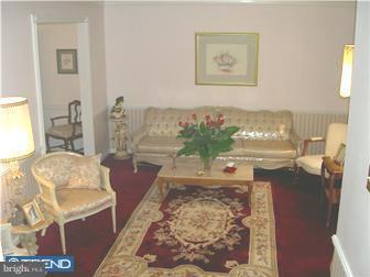 923 Pierce Road Norristown, PA 19403 - Photo 2 of 11 Living Room