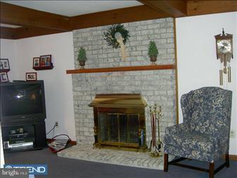 923 Pierce Road Norristown, PA 19403 - Photo 5 of 11 Family Room