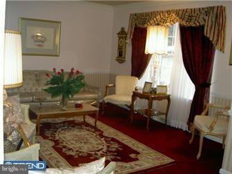 923 Pierce Road Norristown, PA 19403 - Photo 7 of 11 Living Room