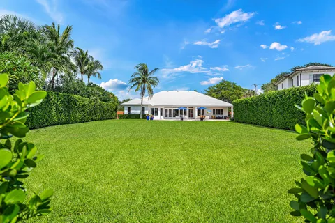 $6,150,000 | 839 Country Club Drive, North Palm Beach, FL 33408