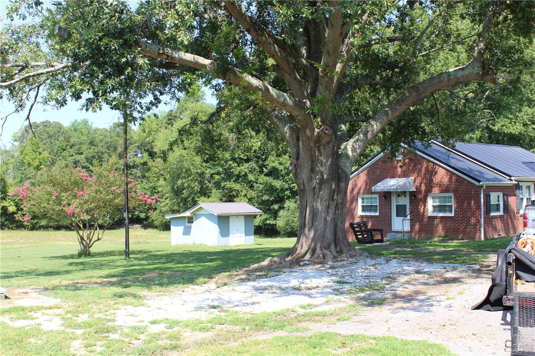 10756 Augusta Road Belton, SC 29627 - Photo 14 of 21