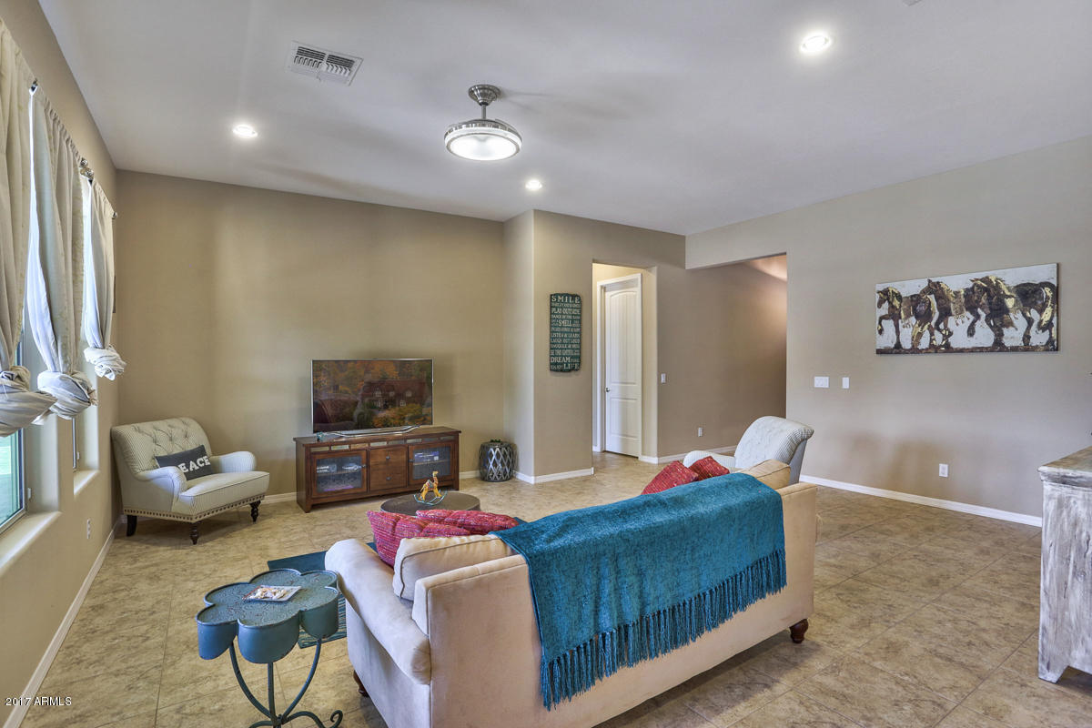 20501 West Ridge Road Buckeye, AZ 85396 - Photo 9 of 33 GREAT ROOM