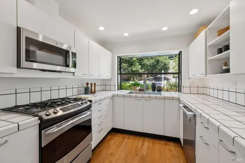$2,995,000 | 160 Deer Hollow Road, San Anselmo, CA 94960