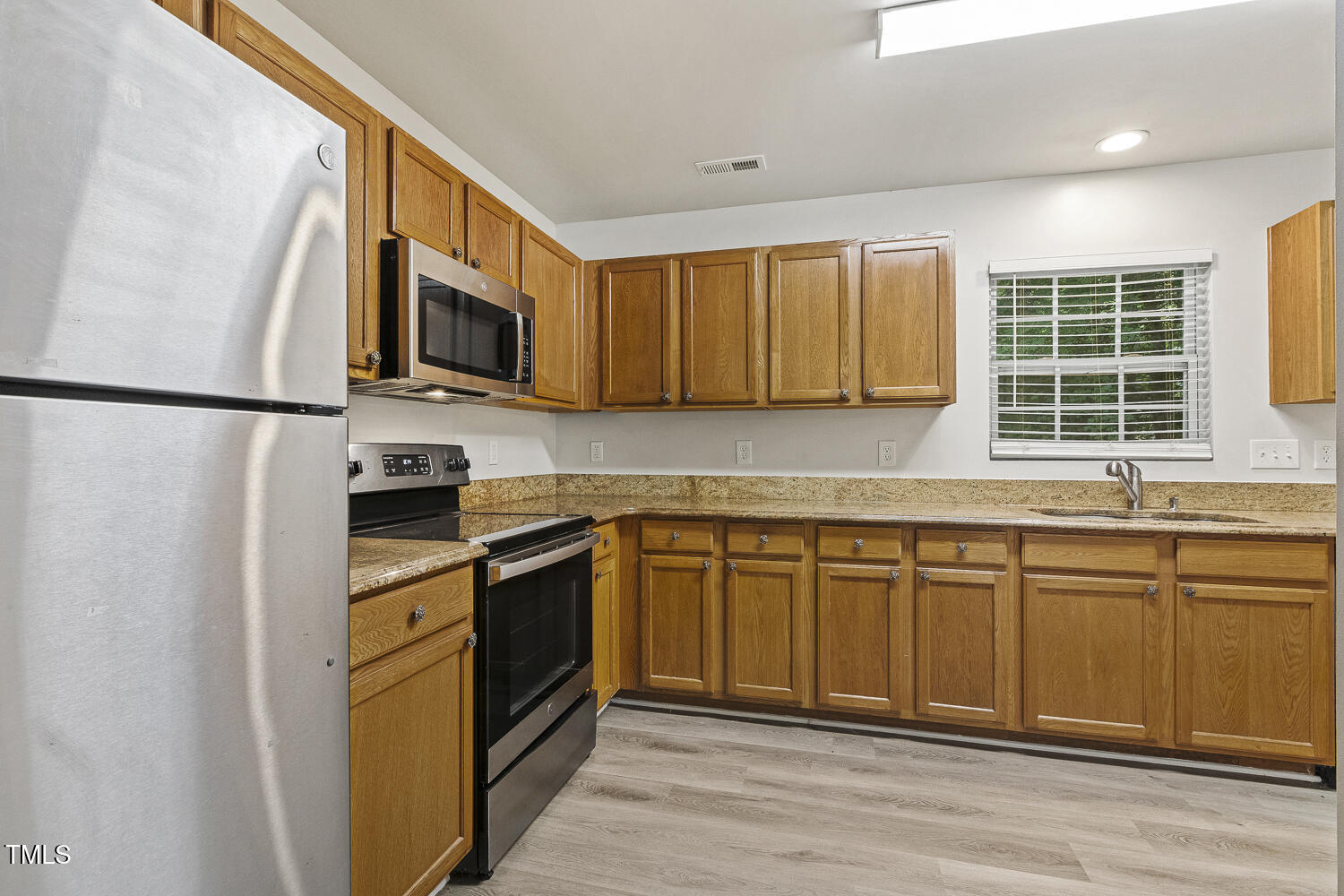 6604 Frogstool Lane Raleigh, NC 27610 - Photo 11 of 34 011