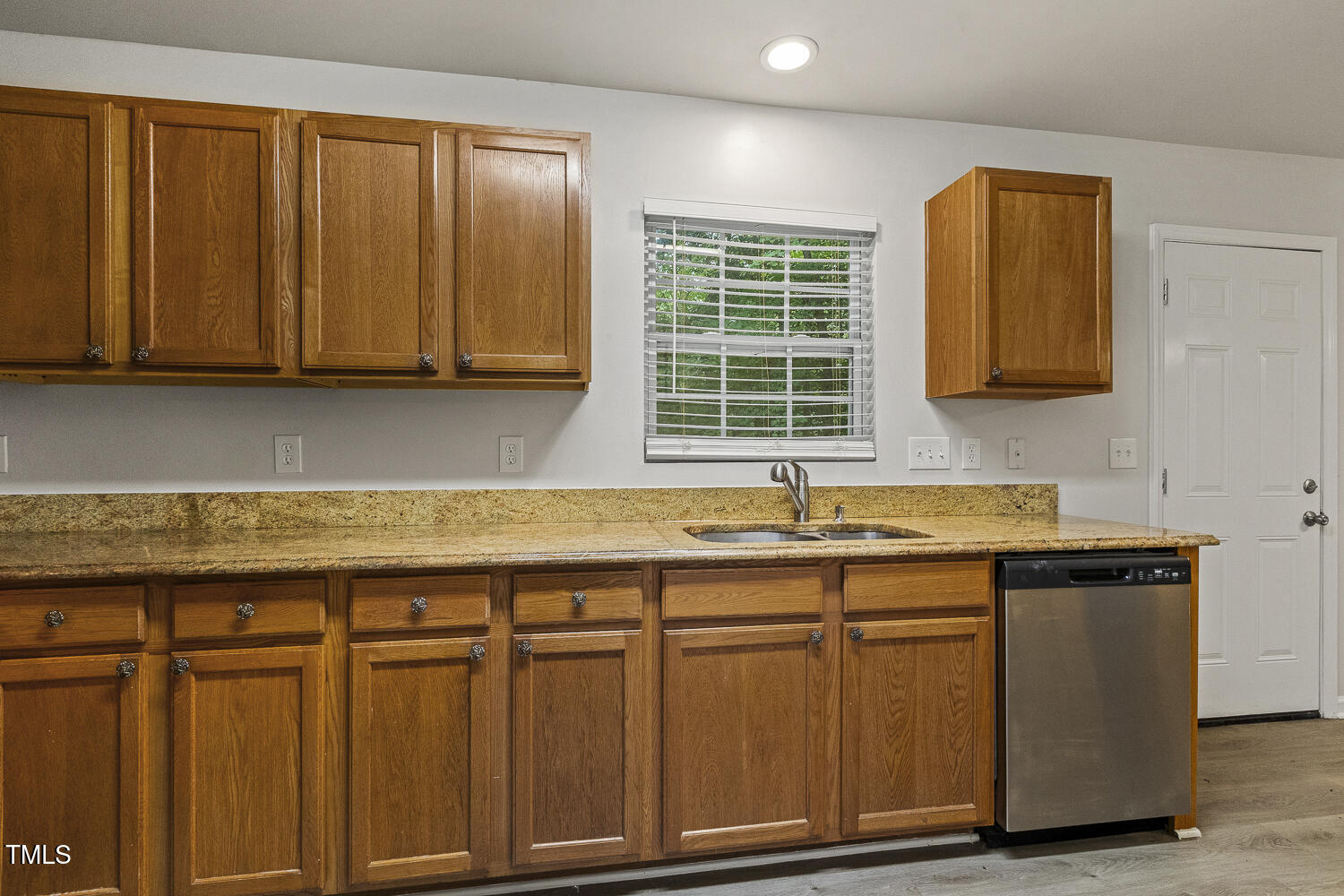 6604 Frogstool Lane Raleigh, NC 27610 - Photo 12 of 34 012