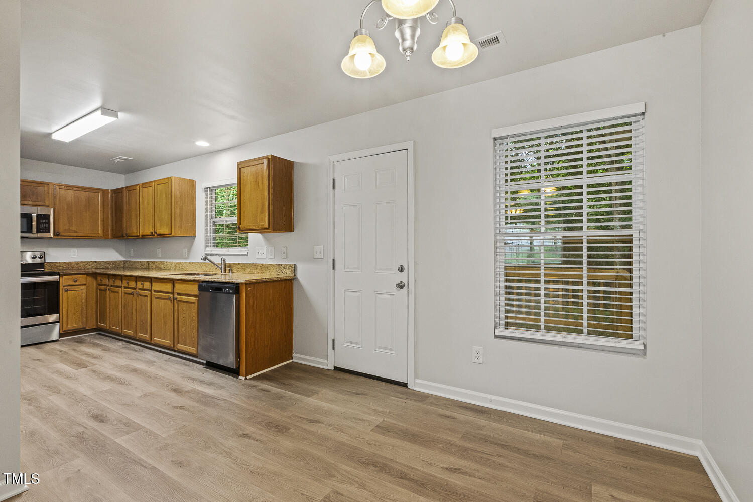 6604 Frogstool Lane Raleigh, NC 27610 - Photo 18 of 34 018