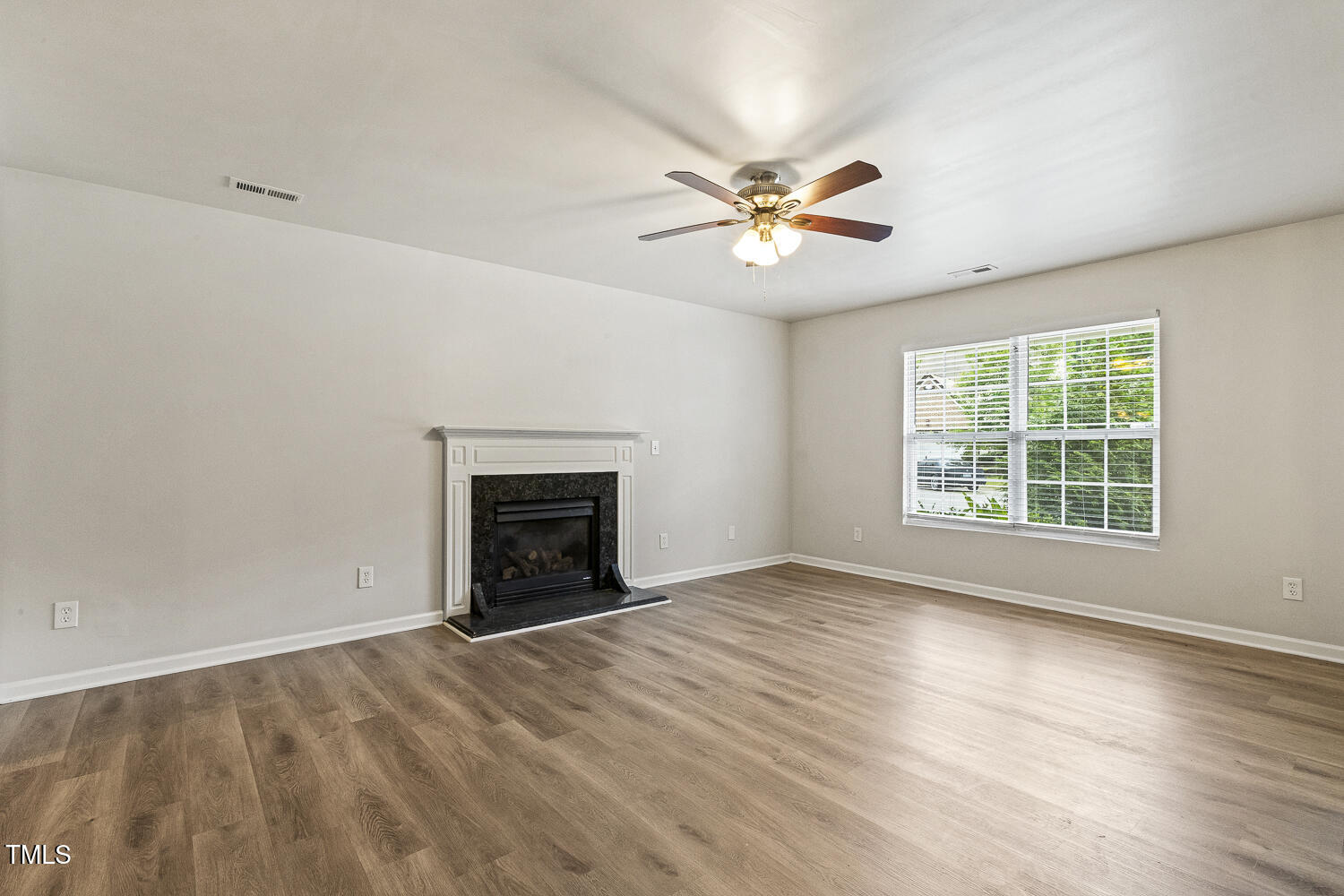 6604 Frogstool Lane Raleigh, NC 27610 - Photo 8 of 34 008