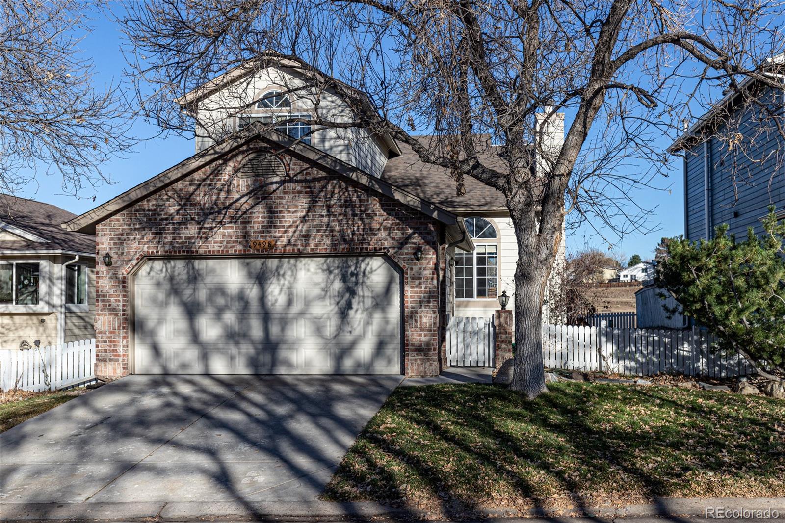 9498 Pendleton Drive Highlands Ranch, CO 80126 - Photo 23 of 28 a view of a yard with wooden fence