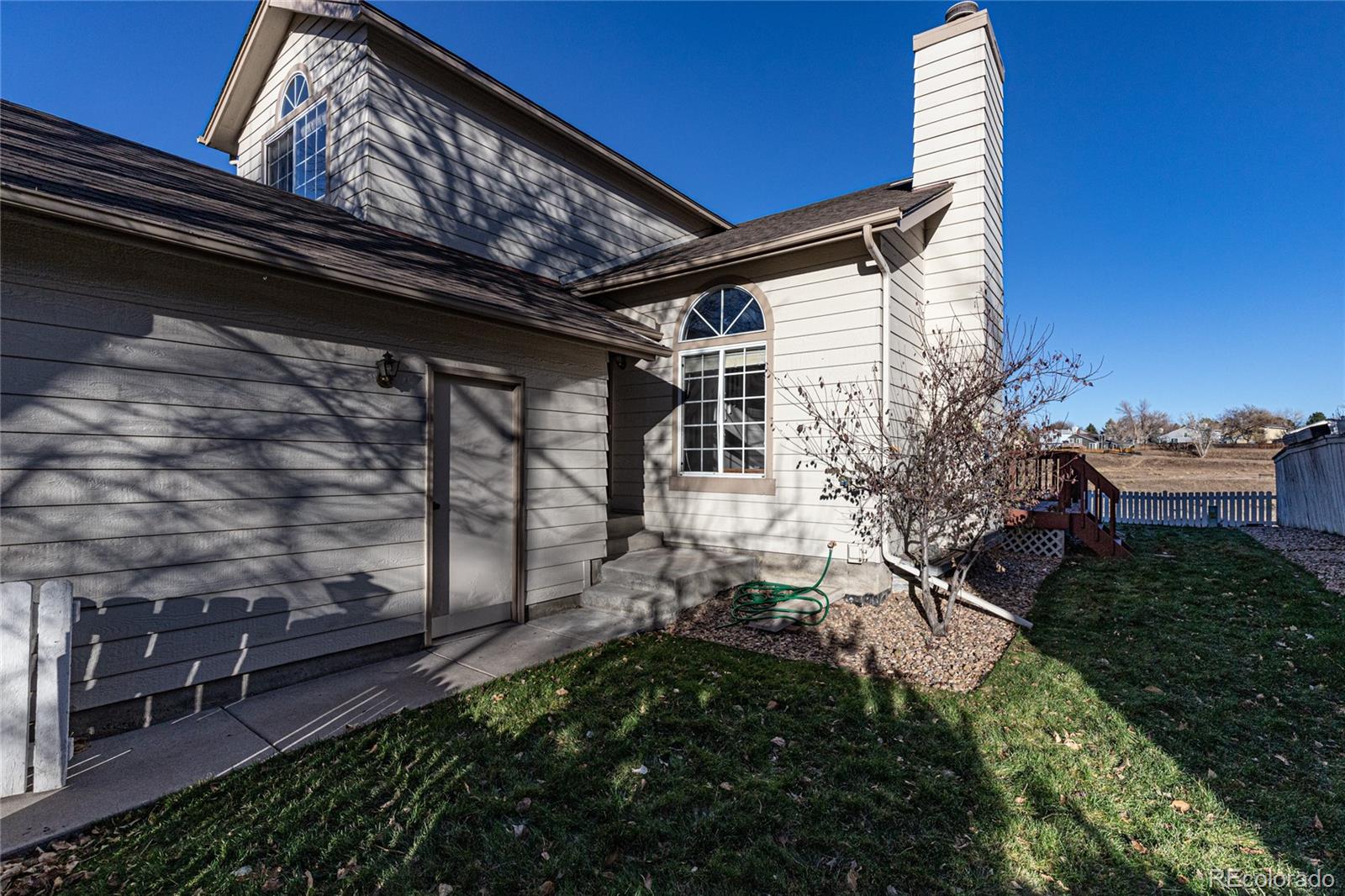 9498 Pendleton Drive Highlands Ranch, CO 80126 - Photo 24 of 28 a backyard of a house with lots of green space