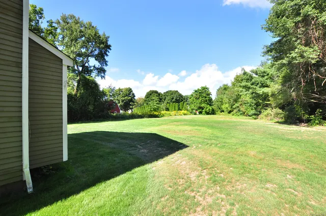 $475,000 | 324 Firetown Road, Simsbury, CT 06070