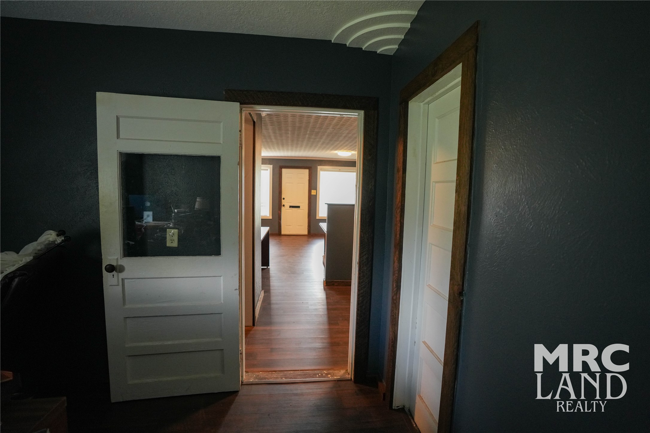102 South Wheeler Avenue Colmesneil, TX 75938 - Photo 12 of 17 a view of hallway with wooden floor