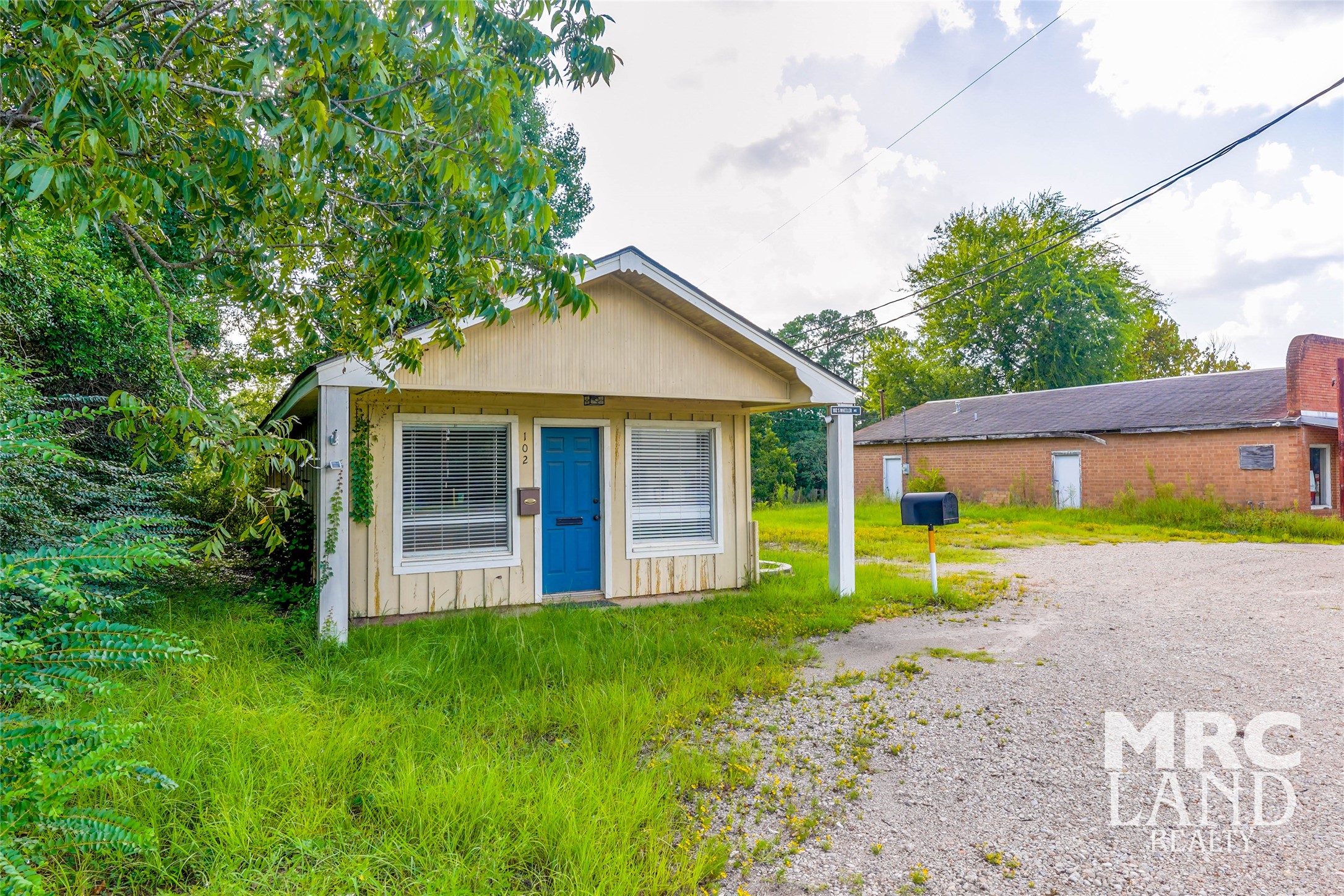 102 South Wheeler Avenue Colmesneil, TX 75938 - Photo 5 of 17 a view of a house with a yard and a large tree