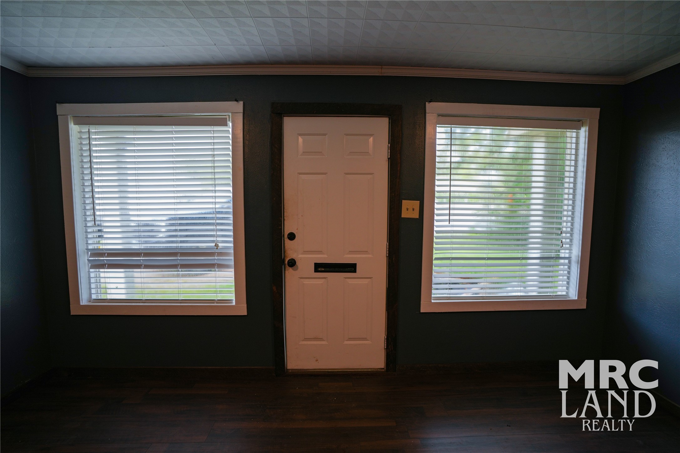 102 South Wheeler Avenue Colmesneil, TX 75938 - Photo 7 of 17 a view of an empty room with a window