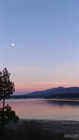 $929,900 | 38512 North Shore Drive, Fawnskin, CA 92333