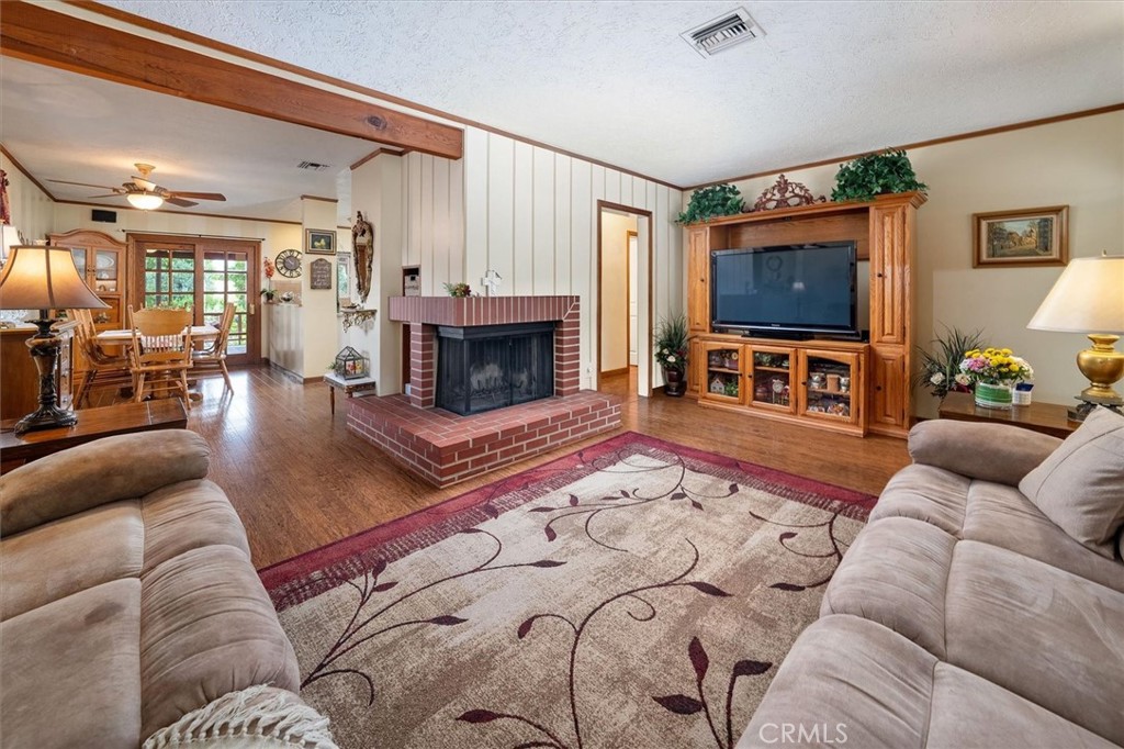 25068 Wheeler Road Newhall, CA 91321 - Photo 5 of 30 Livingroom
