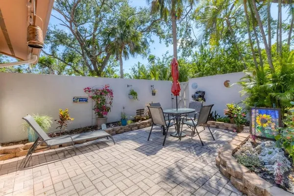 a view of outdoor space yard and porch