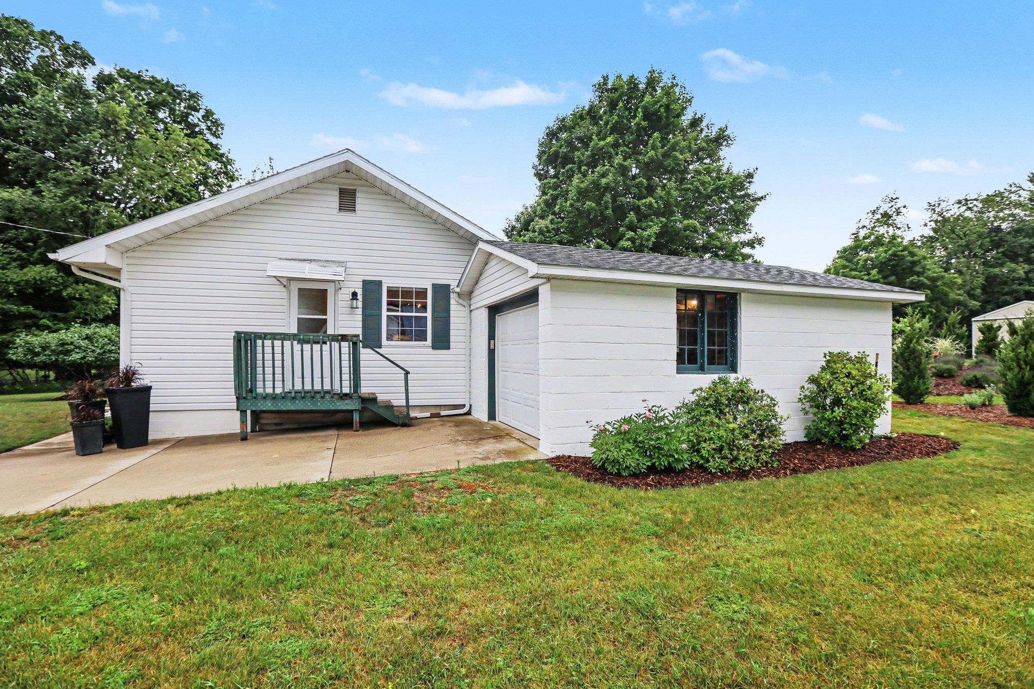 131 George Street Frankfort, MI 49635 - Photo 25 of 36 1947522-a61bac5e-8e63-4013-b3a7-b18a9e3bfe2c.JPG