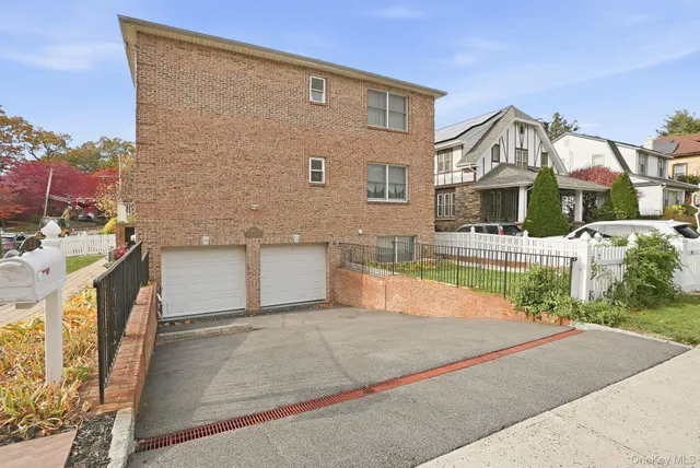 a view of residential houses with yard and swimming pool