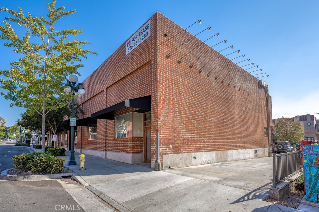 501 South Myrtle Avenue Monrovia, CA 91016 - Photo 5 of 20 a front view of a building with garden