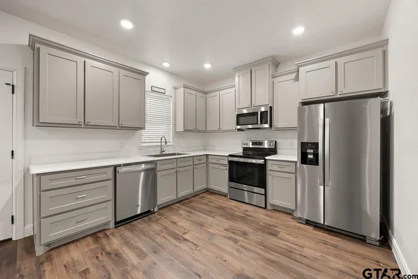 $1,395 | 18754 County Road 437, Lindale, TX 75771