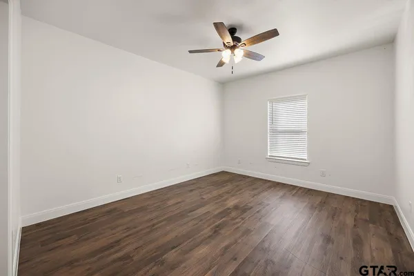 $1,395 | 18754 County Road 437, Lindale, TX 75771