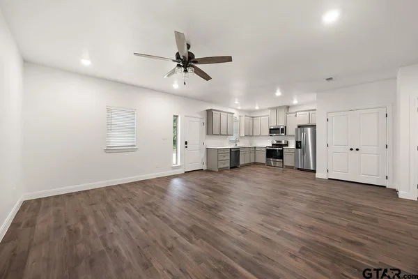 $1,395 | 18754 County Road 437, Lindale, TX 75771