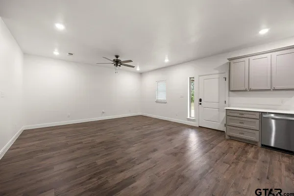 $1,395 | 18754 County Road 437, Lindale, TX 75771