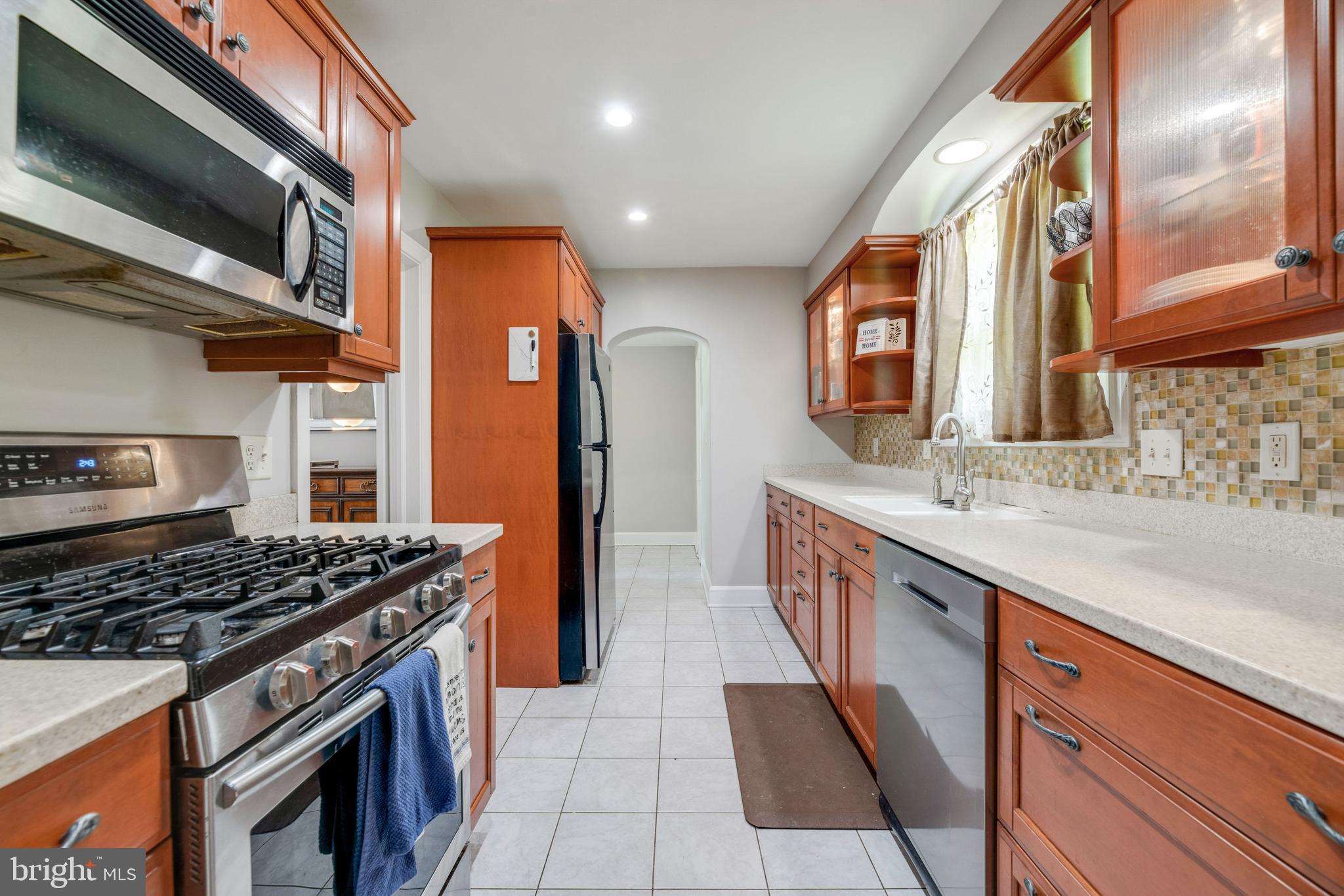 733 Brookwood Road Baltimore, MD 21229 - Photo 12 of 44