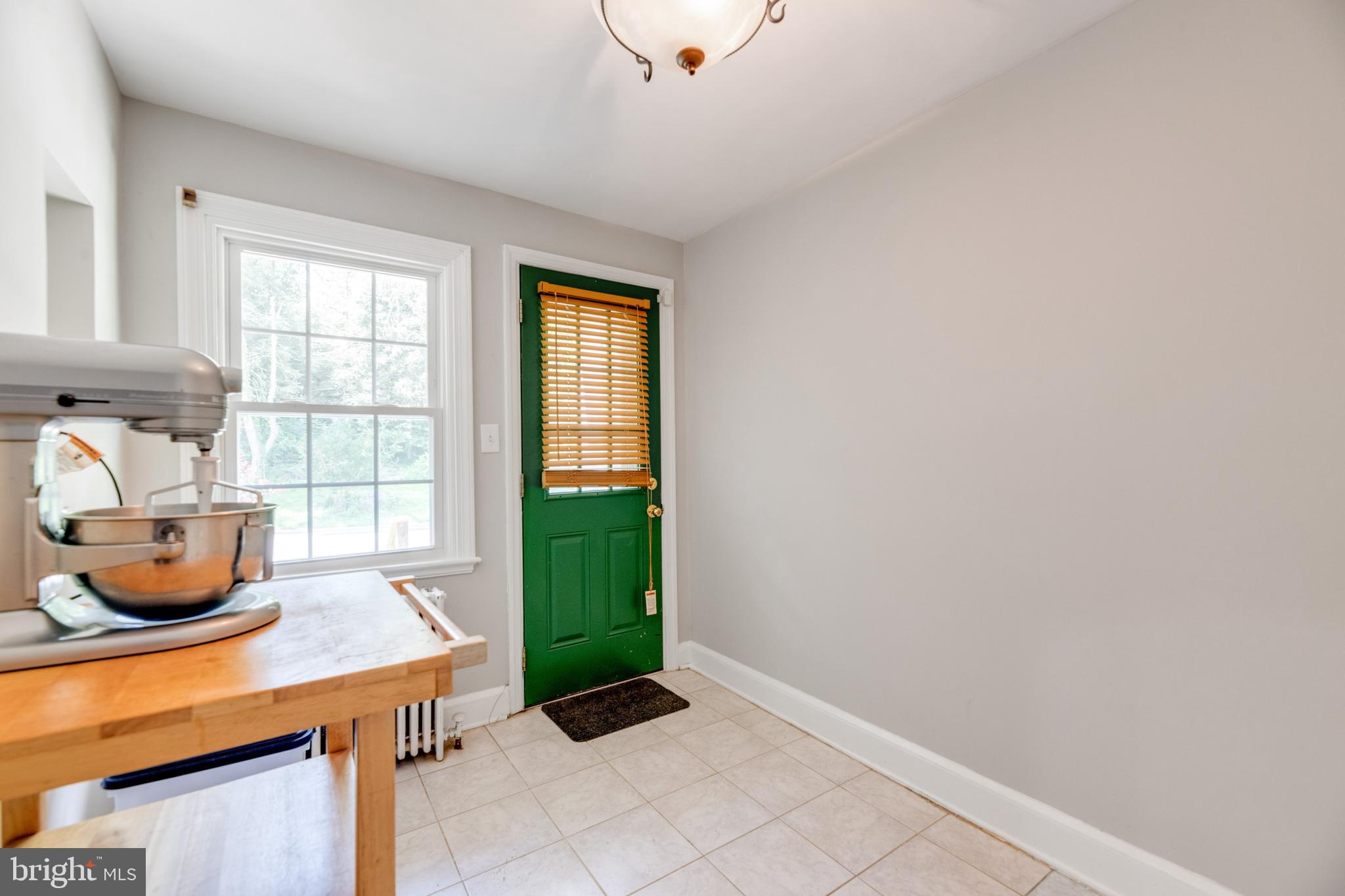 733 Brookwood Road Baltimore, MD 21229 - Photo 18 of 44
