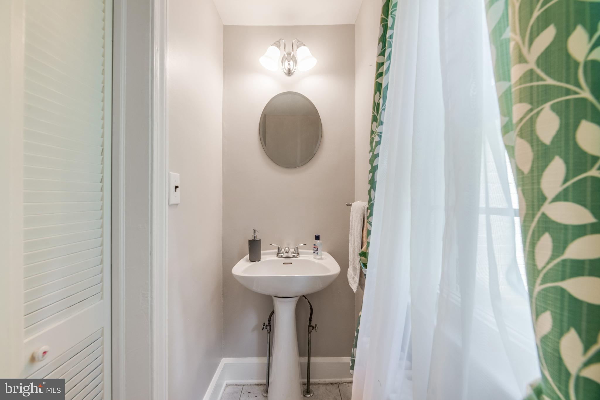 733 Brookwood Road Baltimore, MD 21229 - Photo 20 of 44