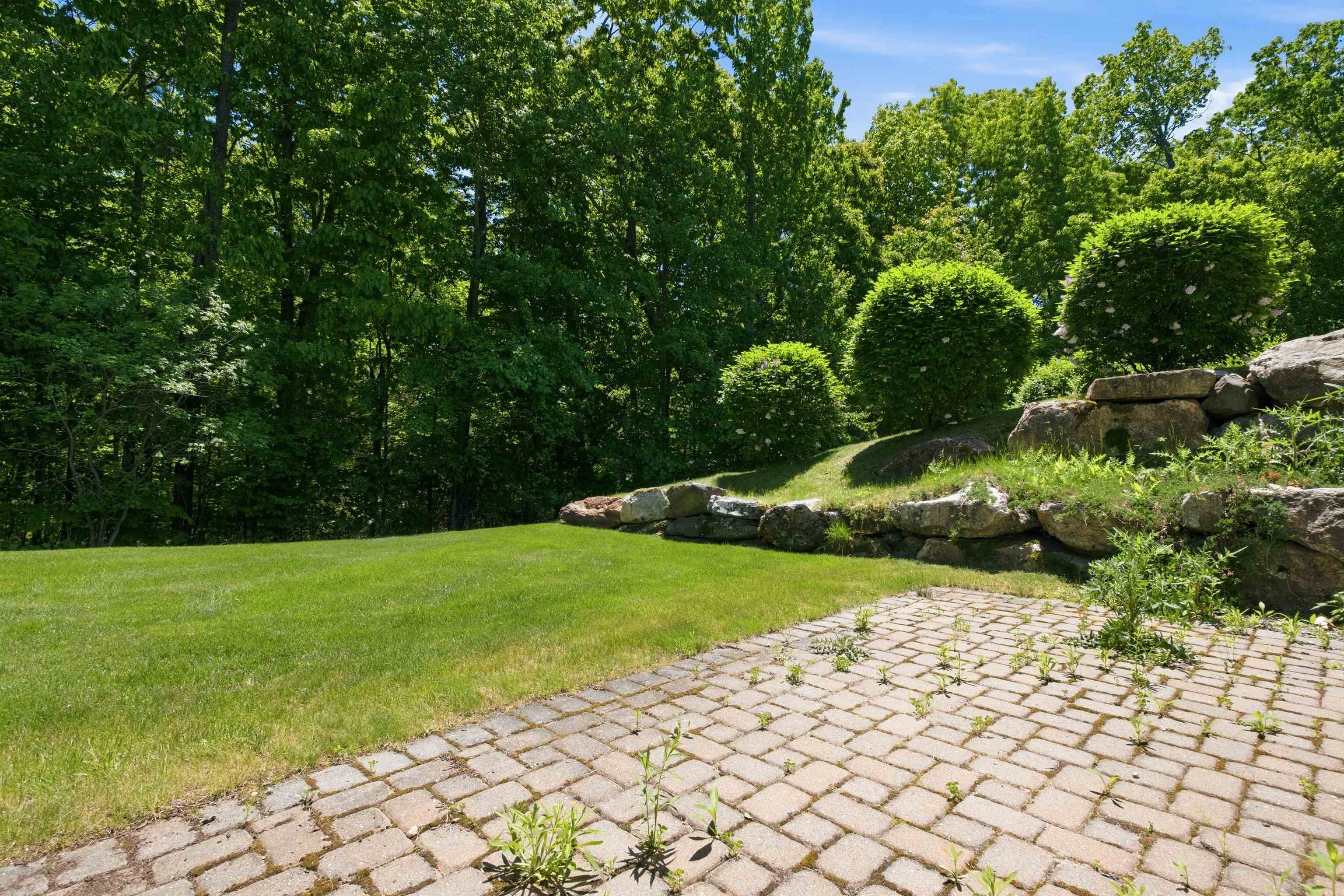 12 Thorn Hill Road, Unit 12 Hooksett, NH 03106 - Photo 6 of 44