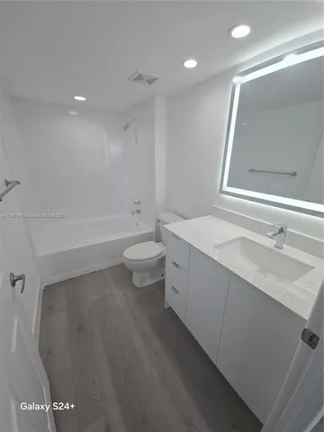 $1,100,000 | 1155 Brickell Bay Drive, Unit 3404, Miami, FL 33131