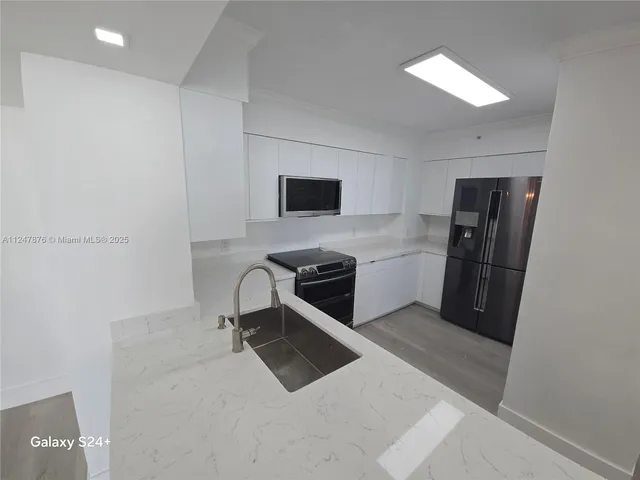 $1,100,000 | 1155 Brickell Bay Drive, Unit 3404, Miami, FL 33131