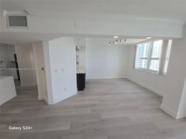 $1,100,000 | 1155 Brickell Bay Drive, Unit 3404, Miami, FL 33131